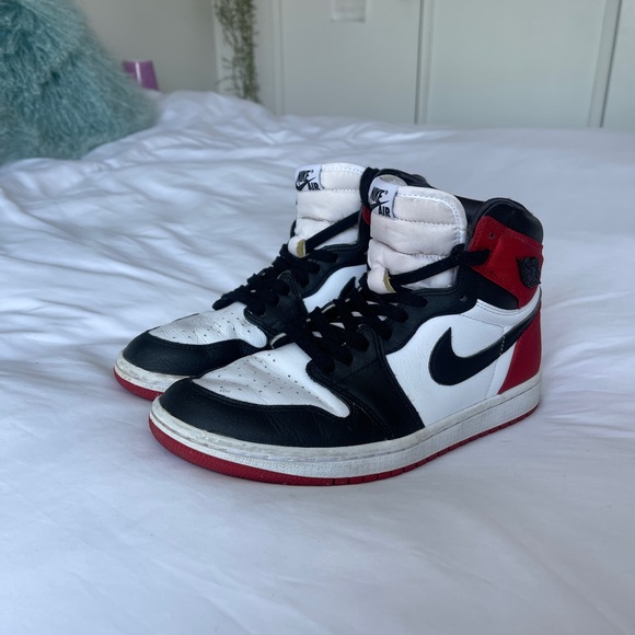 Women’s Air Jordan 1 Retro High ‘Satin Black Toe’ - Size US 9 W - Picture 2 of 9